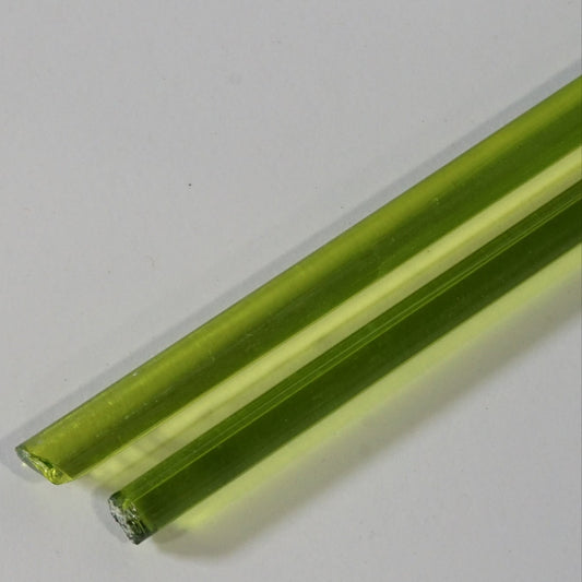 Grass Green Light Streaky Transparent Effetre Glass Rod