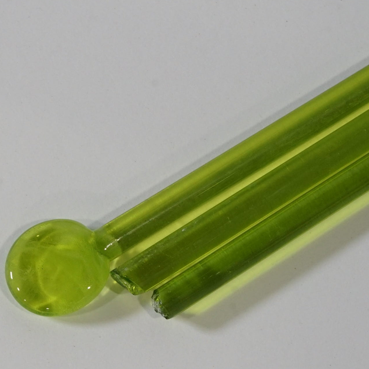 Grass Green Light Streaky Transparent Effetre Glass Rod